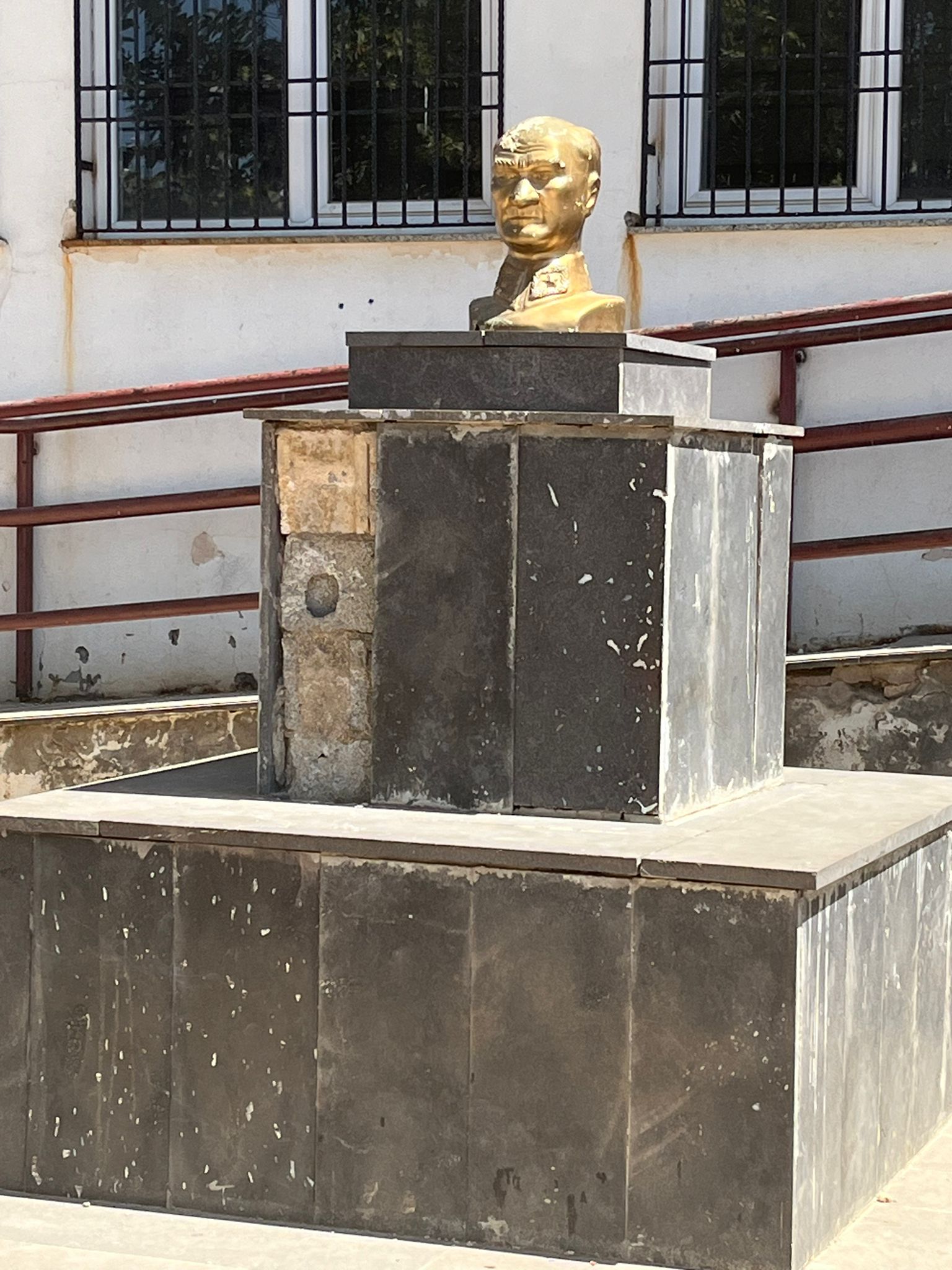 Atatürk Büstü - Öncesinde